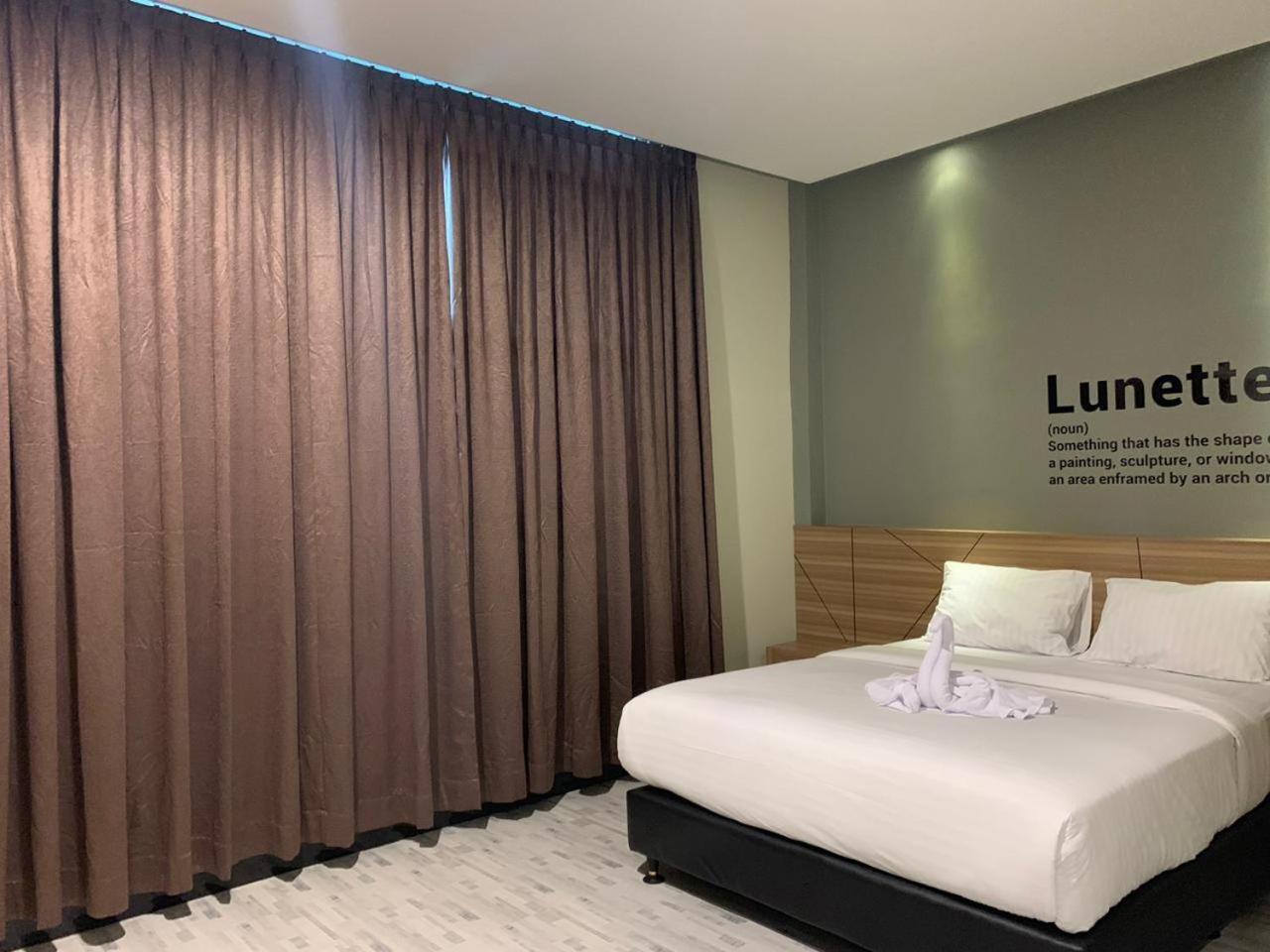 Bless Hotels Sintang Exterior photo