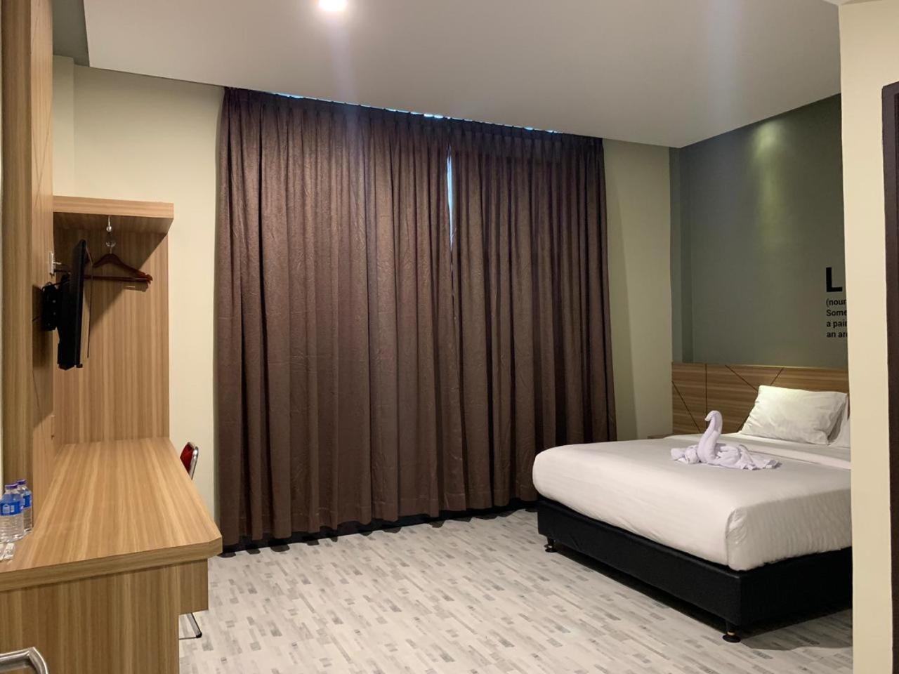 Bless Hotels Sintang Exterior photo